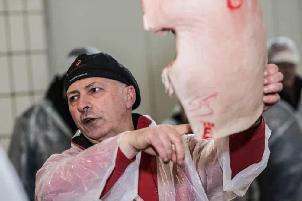 Adi Matzek erklärt Schweineschlögel