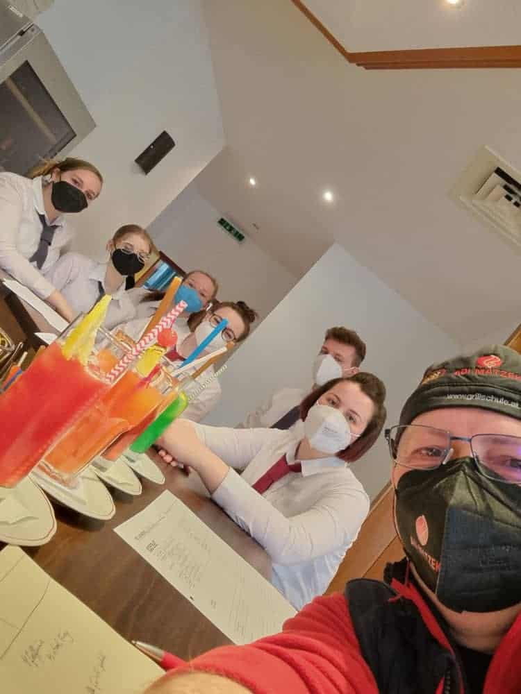 Cocktail der Berufsschule Geras mit Schülern und Adi Matzek