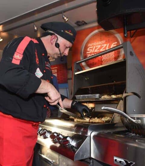 Adi Matzek Grillschule Grillshow Napolen Grilltour