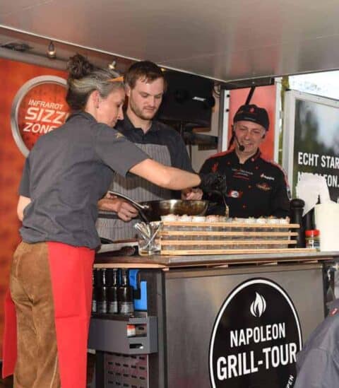 Adi Matzek Grillshow Wok Kostproben