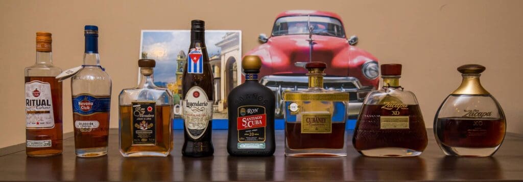8 Rumflaschen unterschiedlicher Marken