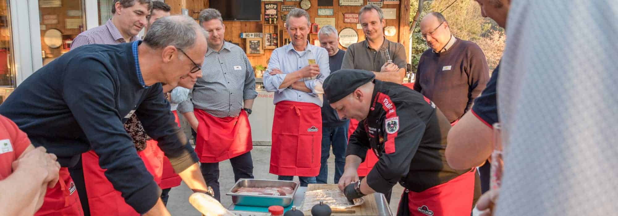 Adi Matzek mit Gästen des Teambuilding Seminar