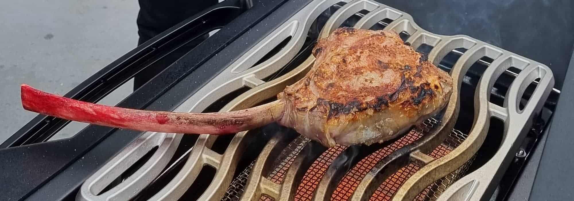 Tomahawk Steak auf der Sizzle Zone